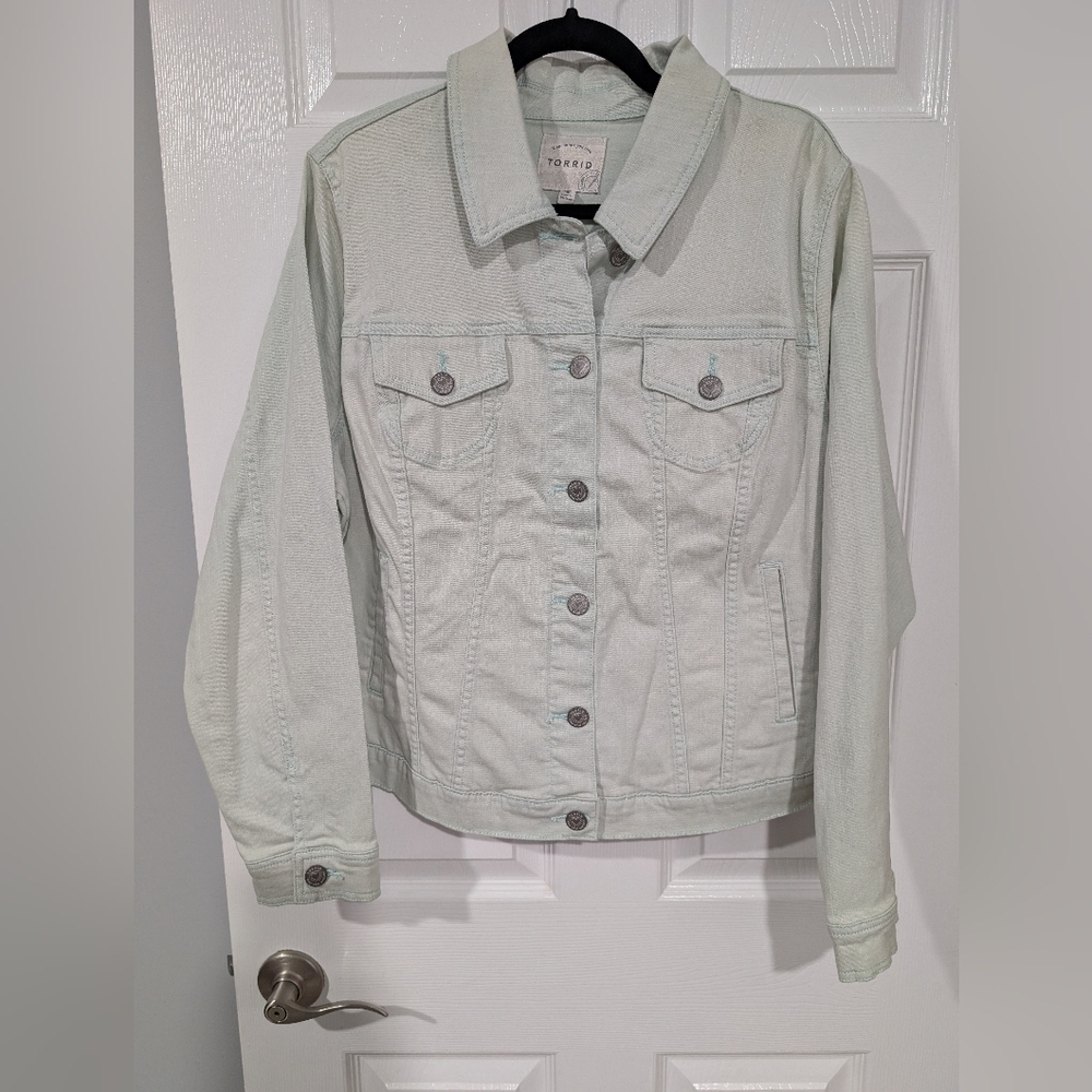 NWT Torrid Light Mint Green Destructed Trucker Jacket in Size 2 (18/20)